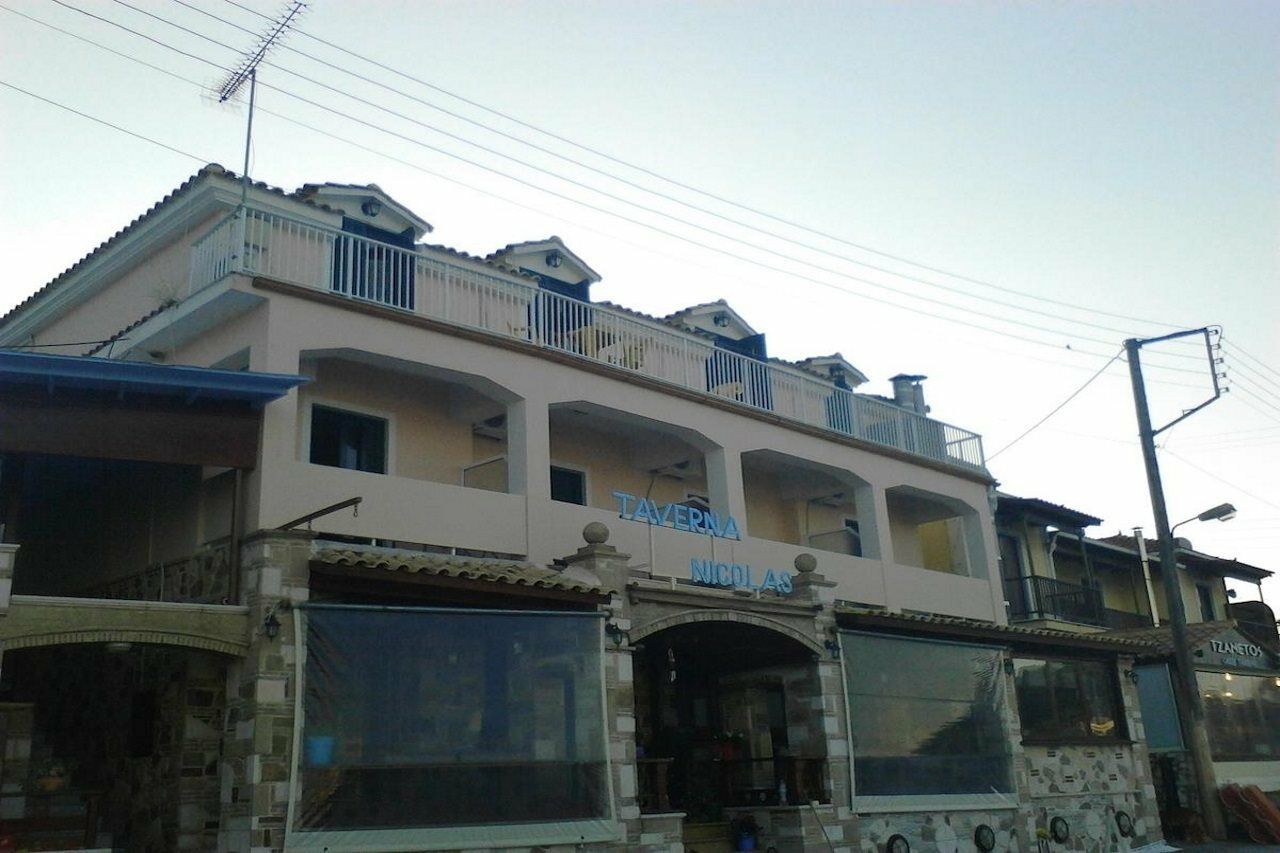 Ocean Breeze Apartment Keri Exterior foto